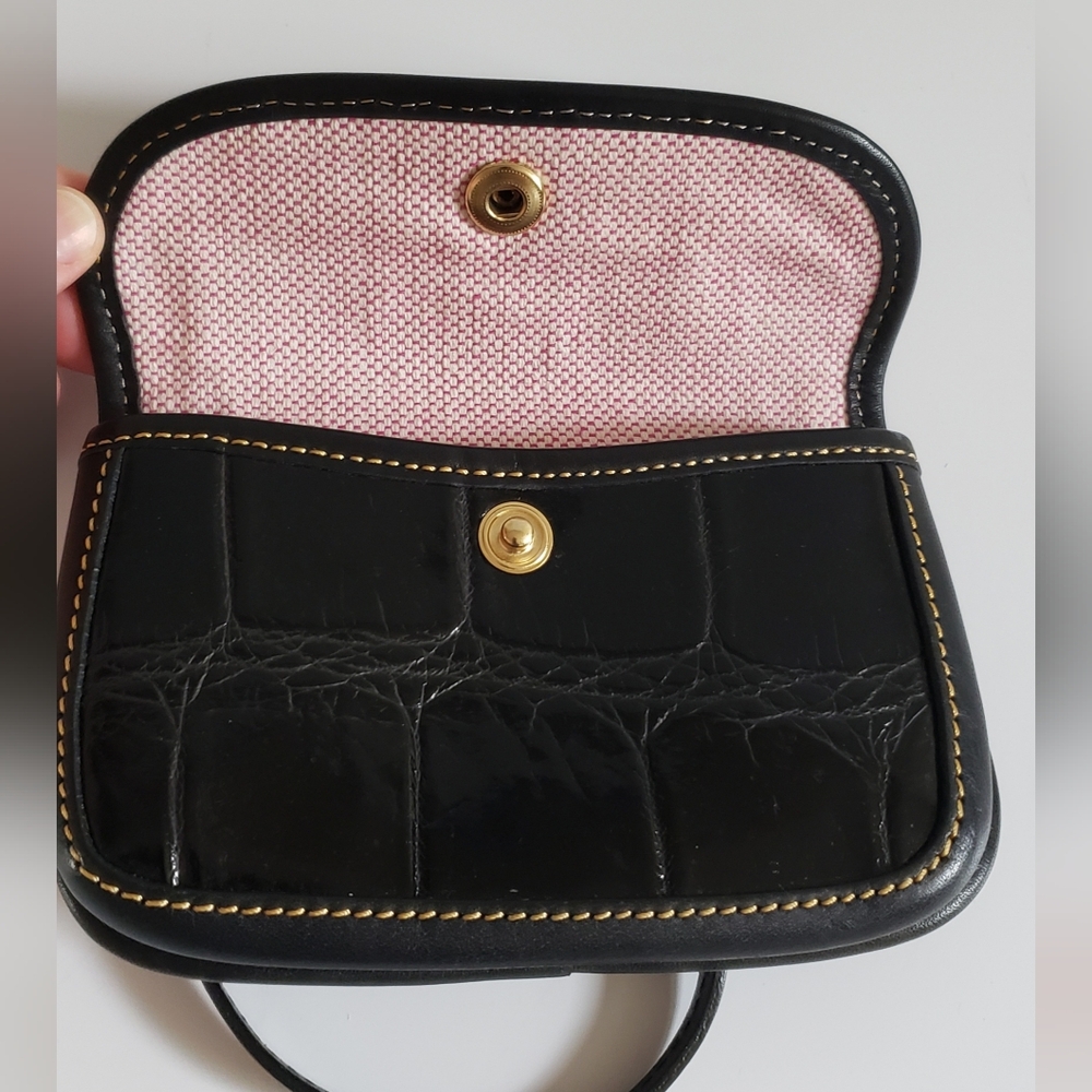 Dooney & Bourke Nile Black Leather Croc Embossed Wristlet - Picture 9 of 10